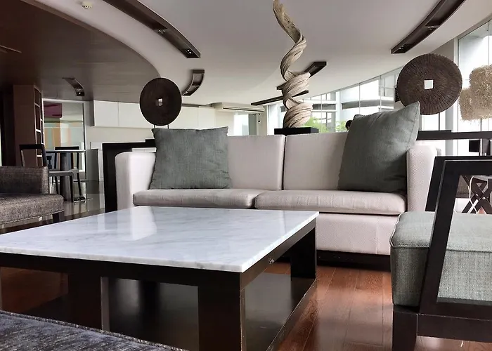 Comfortable Studio, Walk To Bts, Free Wi-fi, Great Location *